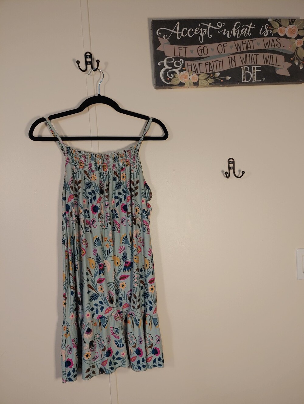 Joyspun Medium 8/10 Beautiful blue/green Feminine Floral Nightgown